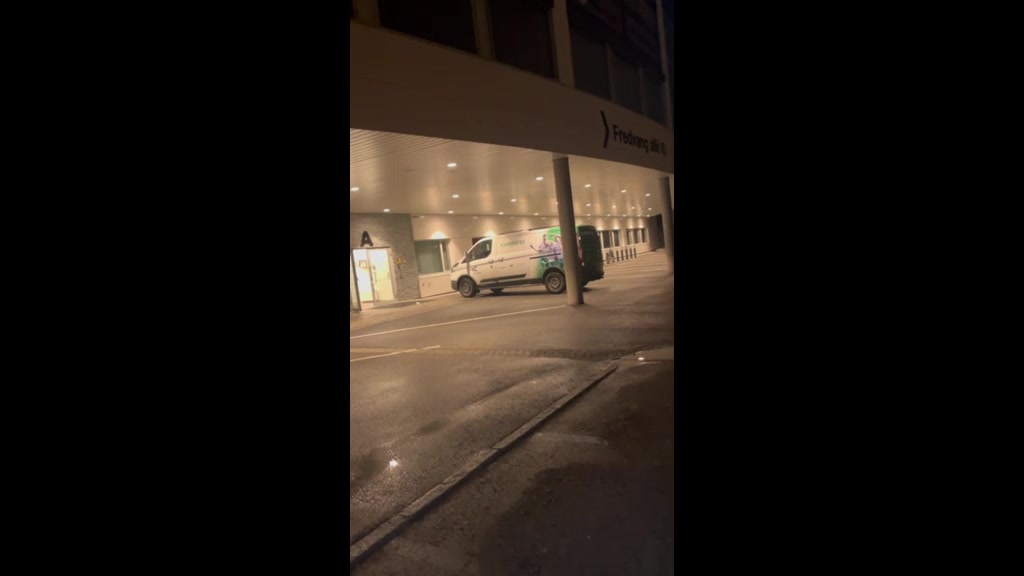 Gutta er vel fremme på hotellet i Marbella
